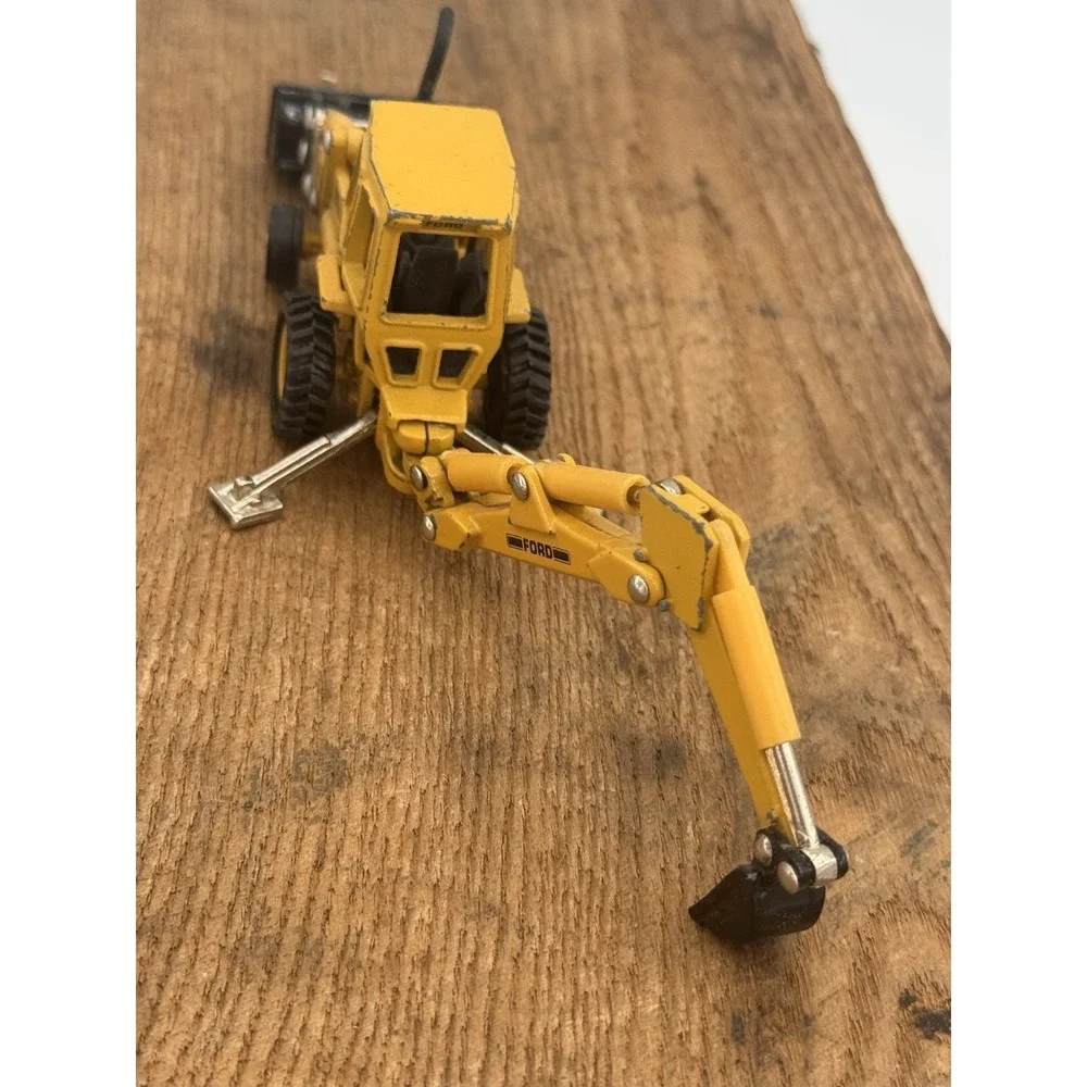 Vintage ERTL Ford Tractor Loader Backhoe Diecast Toy 2288ZD Dyersville Iowa